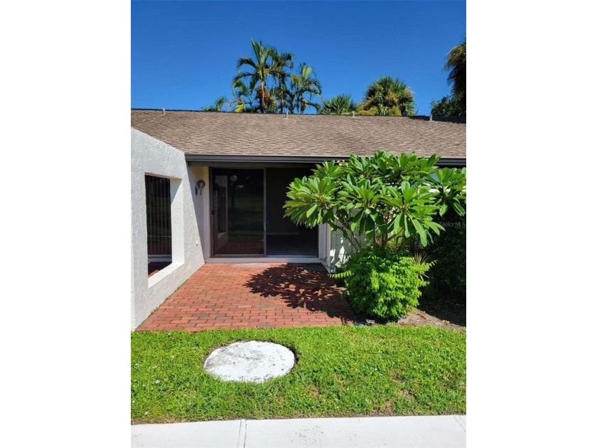 Welcome to Bunker Oaks in The Meadows. Do not pass on this - Beach Condo for sale in Sarasota, Florida on Beachhouse.com