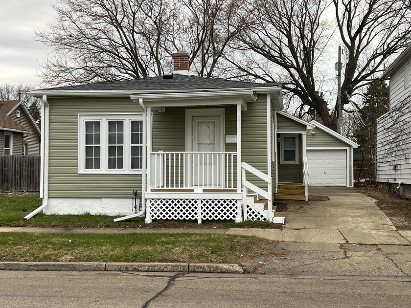 Must See! Lovely updated home minutes away from downtown and - Beach Home for sale in Racine, Wisconsin on Beachhouse.com
