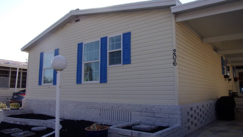 Like New 2017 Skyline Large Gorgeous Home, 1,568 sq. ft., open - Beach Home for sale in Punta Gorda, Florida on Beachhouse.com