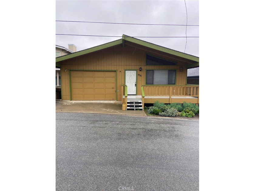 Your beach-house dream awaits!  Vaulted ceilings and large - Beach Home for sale in Morro Bay, California on Beachhouse.com