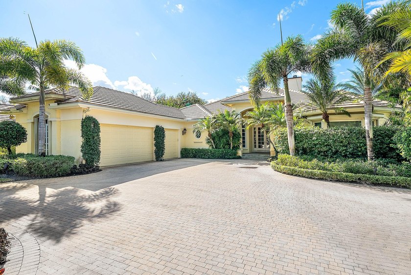 Located on over 1/2 acre, this custom 4 bed, 4 bath estate - Beach Home for sale in Palm Beach Gardens, Florida on Beachhouse.com