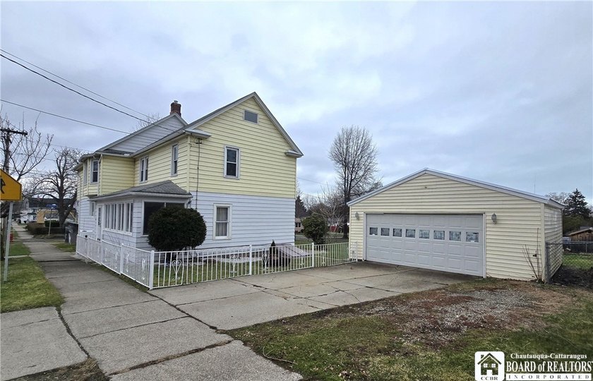 This massive 3400 square foot home has a story to tell! From - Beach Home for sale in Dunkirk, New York on Beachhouse.com