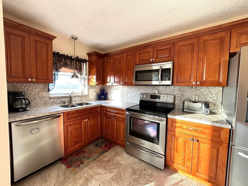 Beautiful Golf course view condo  in the 55+ community of the - Beach Condo for sale in Lake Worth, Florida on Beachhouse.com