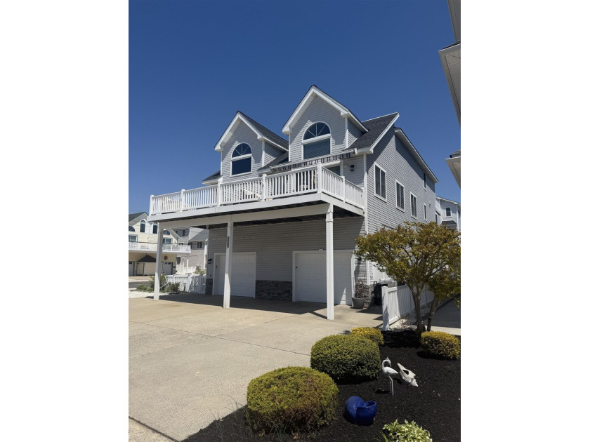 Step into this charming, meticulously maintained townhome that - Beach Townhome/Townhouse for sale in Sea Isle City, New Jersey on Beachhouse.com