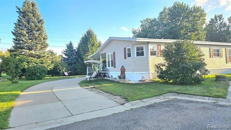 Exceptionally spacious home in sought-after Shelby West and - Beach Home for sale in Shelby, Michigan on Beachhouse.com