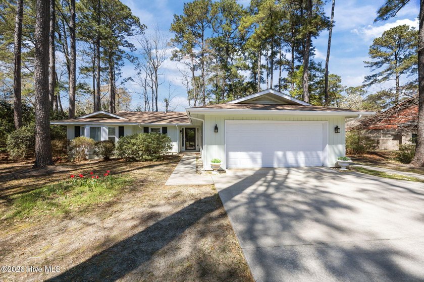 Welcome to this move-in ready home offering a modern feel and a - Beach Home for sale in Calabash, North Carolina on Beachhouse.com