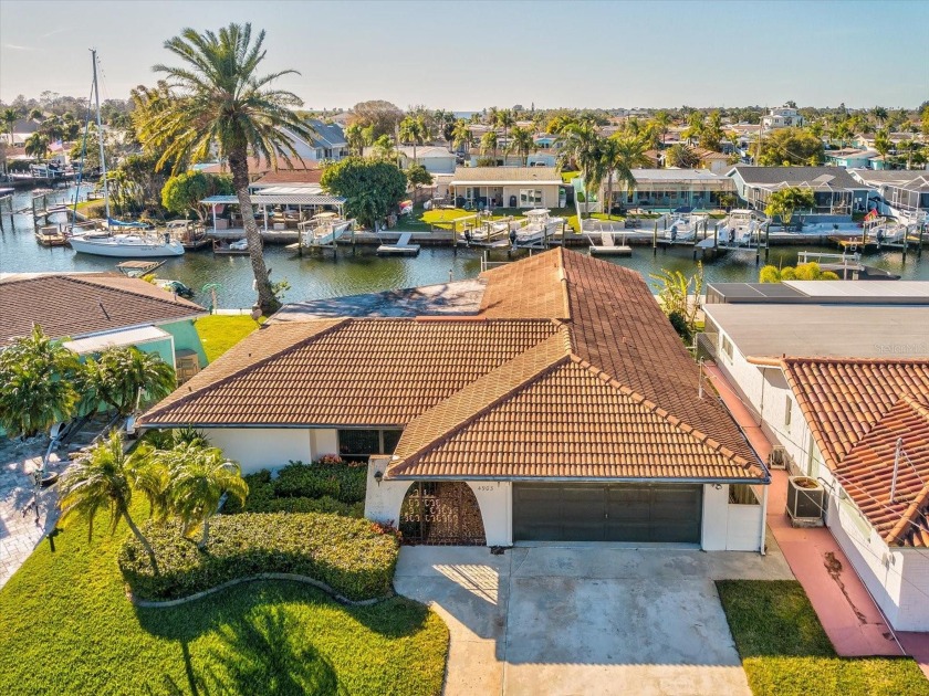 Welcome to an incredible opportunity in the WATERFRONT community - Beach Home for sale in New Port Richey, Florida on Beachhouse.com