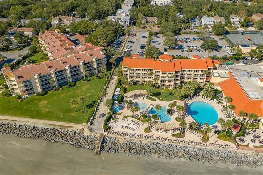 Refined coastal living awaits in this 2-bedroom, 2-bath villa in - Beach Condo for sale in Saint Simons, Georgia on Beachhouse.com