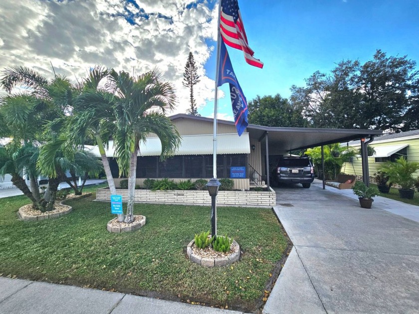 METICULOUS MAINTAINED TURNKEY HOME!!! This 2 bedroom 2 bath - Beach Home for sale in North Fort Myers, Florida on Beachhouse.com