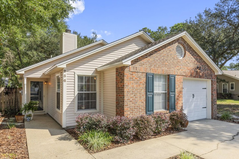 Welcome to this charming home located in the beautiful Bluewater - Beach Home for sale in Niceville, Florida on Beachhouse.com