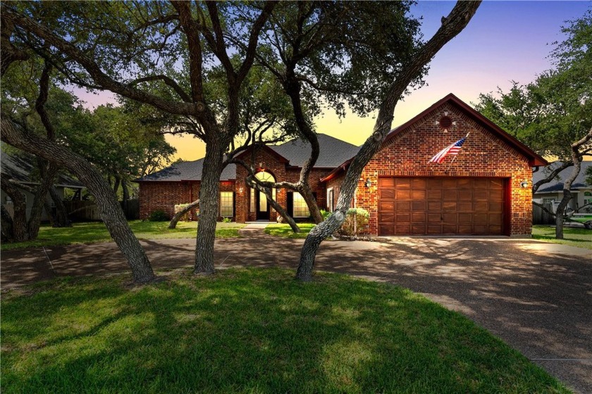 Welcome to 111 FOREST HILLS Dr., located on a quiet cut de sac - Beach Home for sale in Rockport, Texas on Beachhouse.com