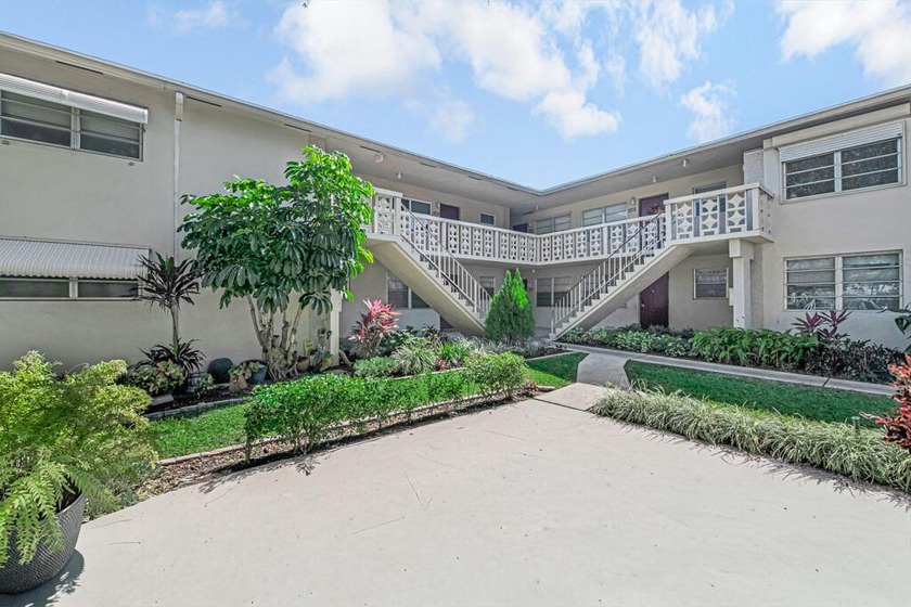 Conveniently located condo near downtown, beaches, and major - Beach Condo for sale in Lake Worth Beach, Florida on Beachhouse.com