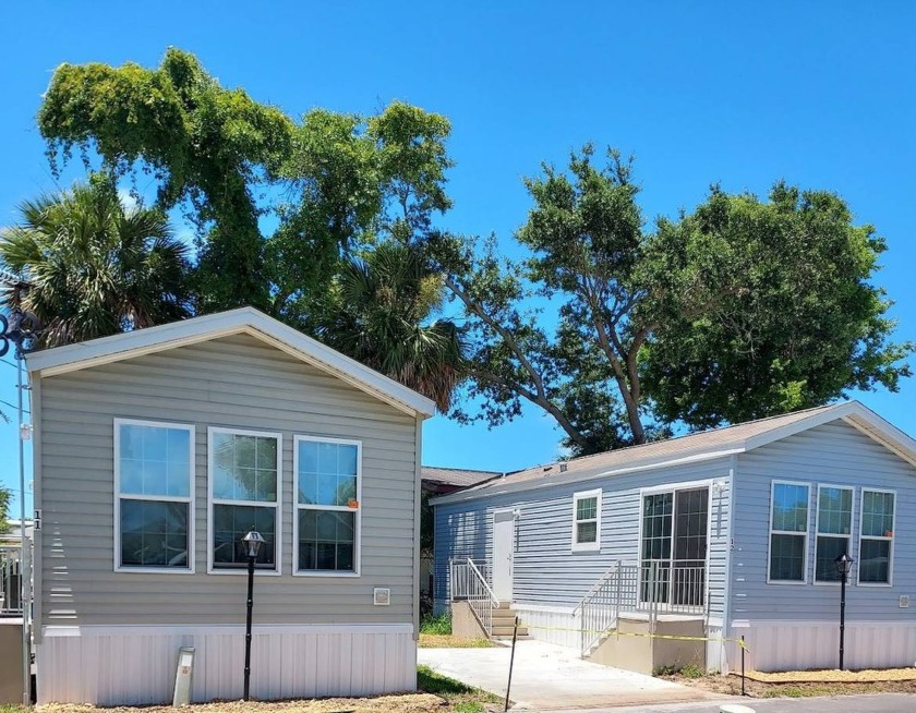 Welcome to this 1bed/1bath manufactured home nestled in a quiet - Beach Home for sale in Holly Hill, Florida on Beachhouse.com