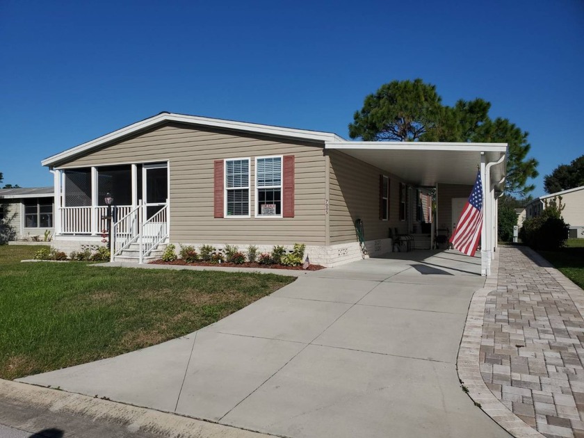 THIS HOME IS ON LEASED LAND WITH A MONTHLY LOT RENT OF $424 AND - Beach Home for sale in Homosassa, Florida on Beachhouse.com