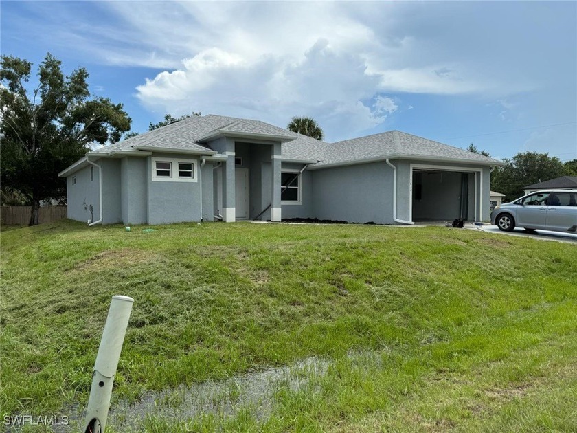 *** OMG!!!!!!! location, location, location/ CORNER LOT - Beach Home for sale in Fort Myers, Florida on Beachhouse.com