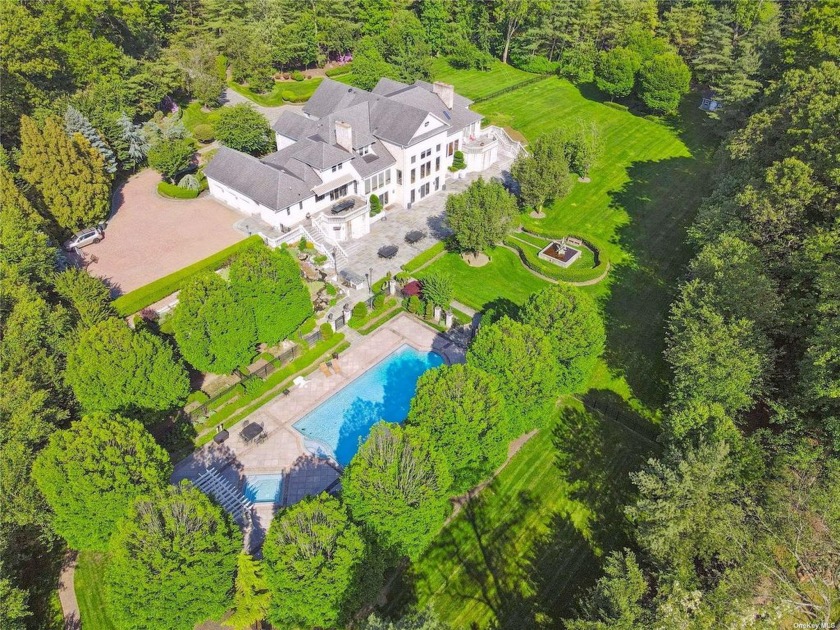 Magnificent newer estate in the Village of Lattingtown located - Beach Home for sale in Lattington, New York on Beachhouse.com