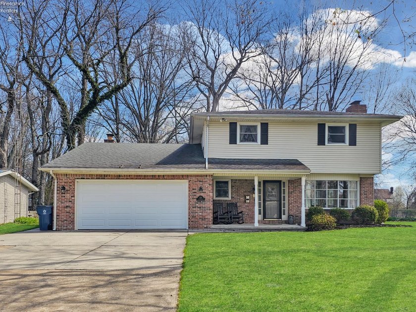 WELCOME TO THIS SPACIOUS AND INVITING 4 Bedroom, 2.5 Bath Home - Beach Home for sale in Port Clinton, Ohio on Beachhouse.com