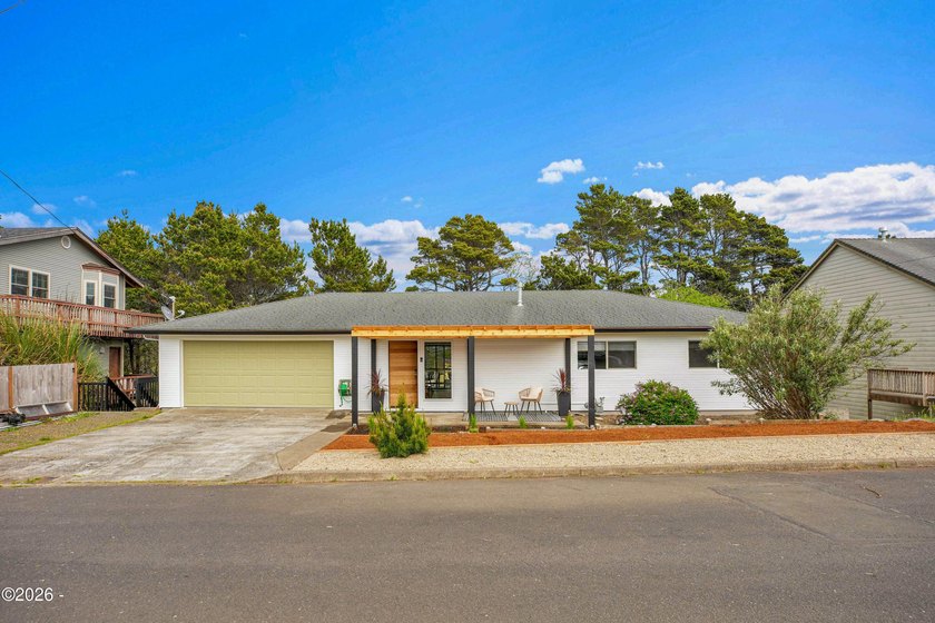 Fully custom remodeled home (2020-2021). Brought up to exacting - Beach Home for sale in Lincoln City, Oregon on Beachhouse.com