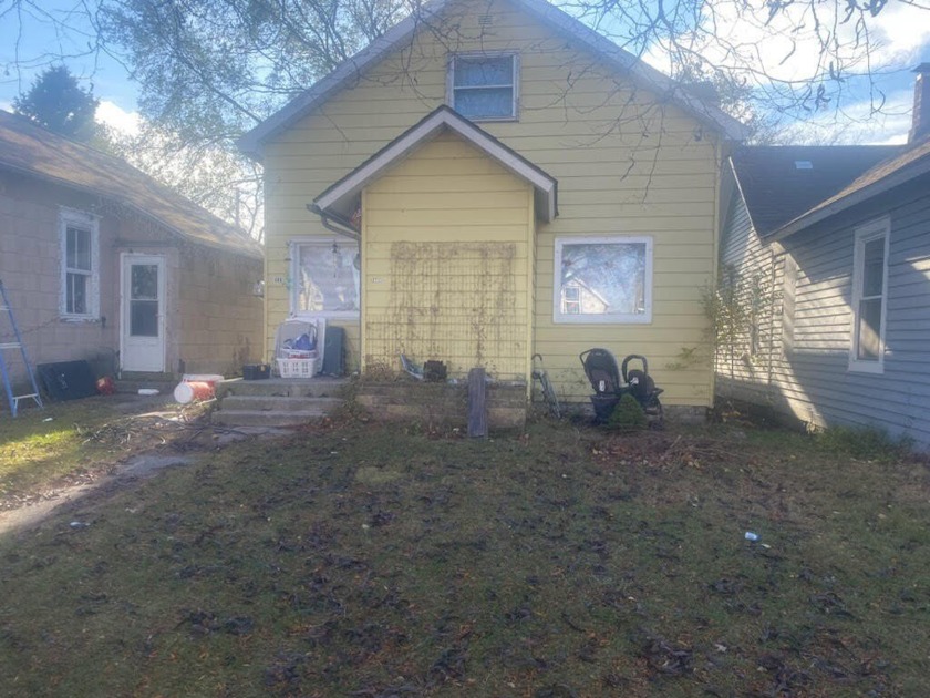 Two houses on one lot  Front house: LR,3Bds,Kit,Bath. Rear - Beach Lot for sale in Ludington, Michigan on Beachhouse.com