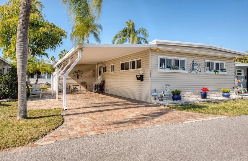 Under contract-accepting backup offers. WATER VIEW, WITHOUT THE - Beach Home for sale in Clearwater, Florida on Beachhouse.com