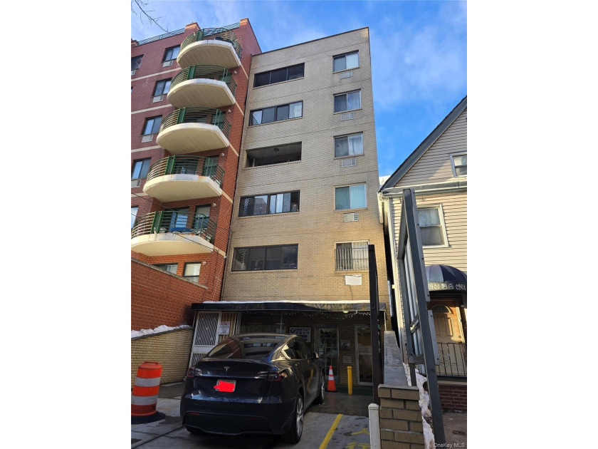 EXPERIENCE UNPARARELLED PRIVACY & LUXURY IN THIS STUNNING - Beach Condo for sale in Flushing, New York on Beachhouse.com