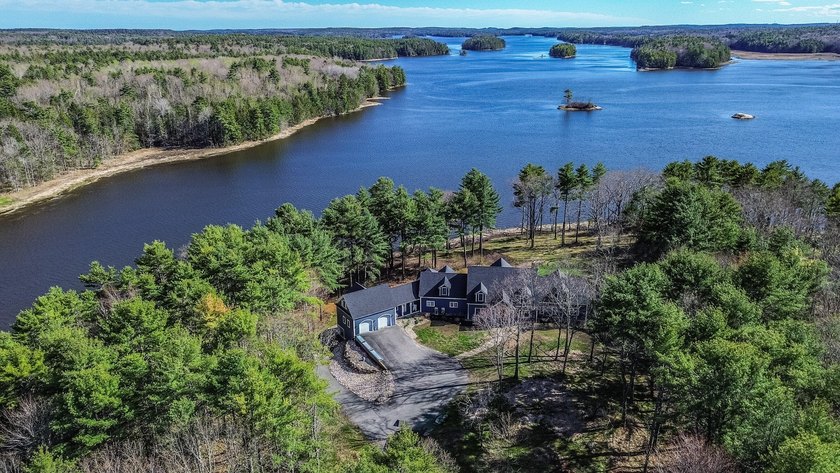 Exceptional private estate set on 26.4A+- acres with over 1,000 - Beach Home for sale in Woolwich, Maine on Beachhouse.com