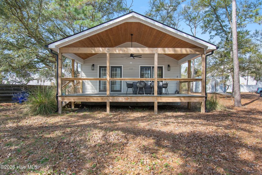 Charming Oak Island beach cottage just minutes from the beach - Beach Home for sale in Oak Island, North Carolina on Beachhouse.com