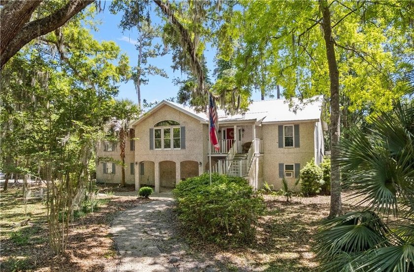 A stunning 360+ year-old Live Oak Tree anchors the front yard - Beach Home for sale in Saint Simons, Georgia on Beachhouse.com