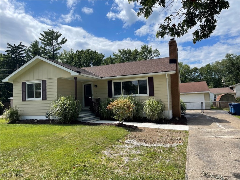 Uppdated spacious Ranch with new HVAC, Fresh restored harwood - Beach Home for sale in Sheffield Lake, Ohio on Beachhouse.com