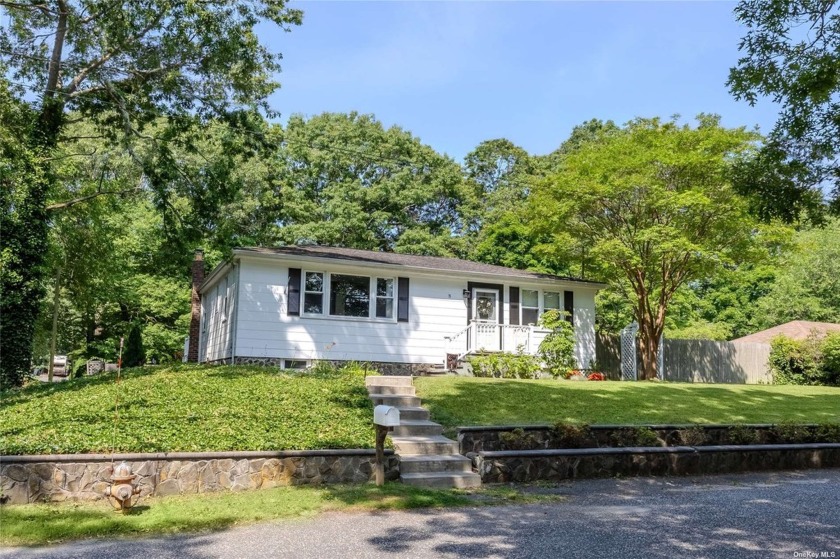 A lovely 3-bedroom, 2 full bath ranch home on just shy of a - Beach Home for sale in Wading River, New York on Beachhouse.com