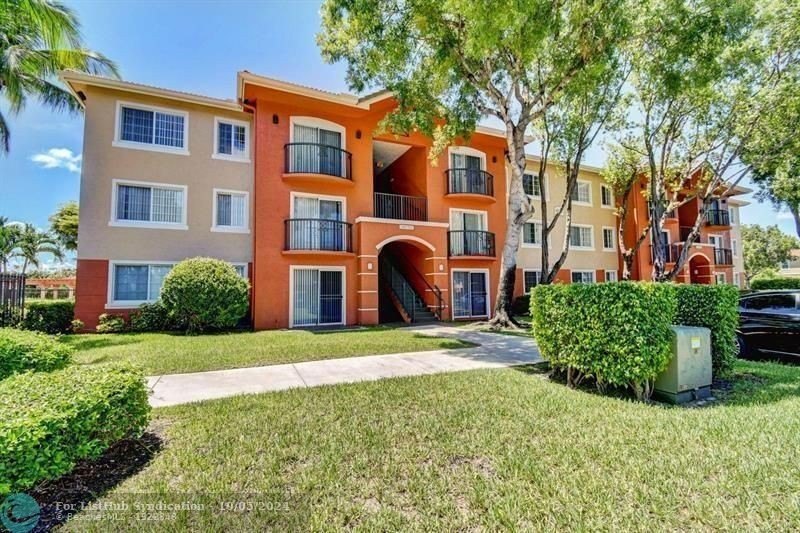 Beautiful unit in a nice community! Great amenities! Well-kept - Beach Condo for sale in West Palm Beach, Florida on Beachhouse.com