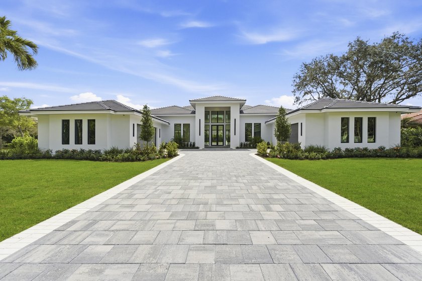 An exceptional new construction estate set on a prime lot within - Beach Home for sale in Palm Beach Gardens, Florida on Beachhouse.com