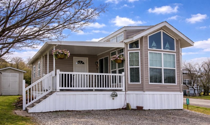 Make unforgettable Lake Erie memories with this charming - Beach Home for sale in Marblehead, Ohio on Beachhouse.com