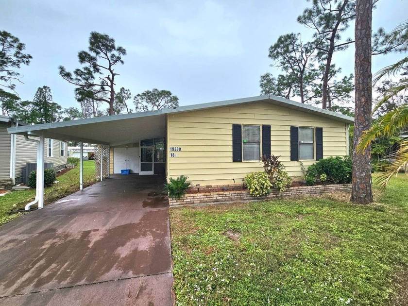 AFFORDABLE TURNKEY HOME IN A GOLF COURSE COMMUNITY!!! This - Beach Home for sale in North Fort Myers, Florida on Beachhouse.com