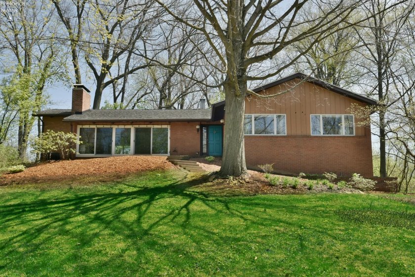 Tucked away on a quiet cul-de-sac, this spacious 4-bedroom, 3 - Beach Home for sale in Sandusky, Ohio on Beachhouse.com