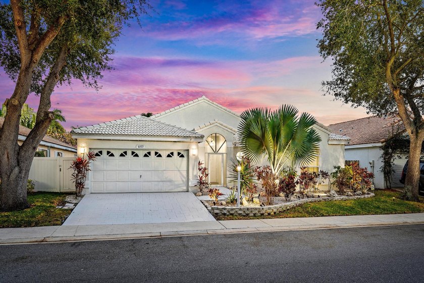 Welcome to 1077 Siena Oaks Cir E, a beautifully updated and - Beach Home for sale in Palm Beach Gardens, Florida on Beachhouse.com