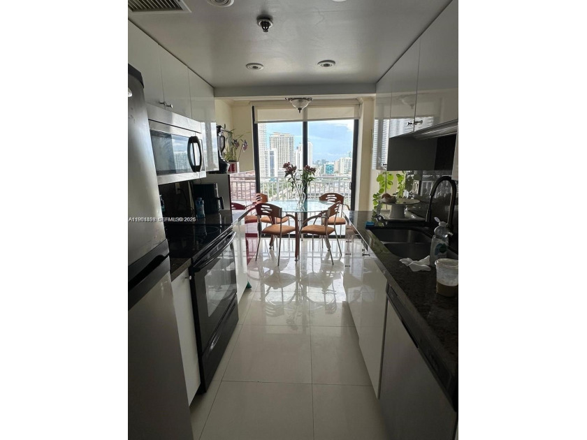 SUNNY ISLES 2/2 APARTMENT. SUNRISES FROM 22 FLOOR BALCONY WITH - Beach Condo for sale in Sunny Isles Beach, Florida on Beachhouse.com