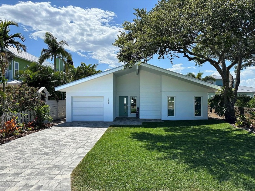 Under contract-accepting backup offers. Priced $150,000 UNDER - Beach Home for sale in New Smyrna Beach, Florida on Beachhouse.com