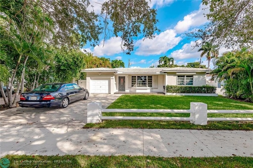 Spacious  updated 3/2 family home with pool and garage. House - Beach Home for sale in Hollywood, Florida on Beachhouse.com