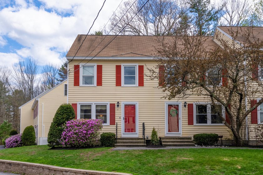 Cute, comfortable, and full of thoughtful updates, this condo - Beach Condo for sale in Kennebunk, Maine on Beachhouse.com