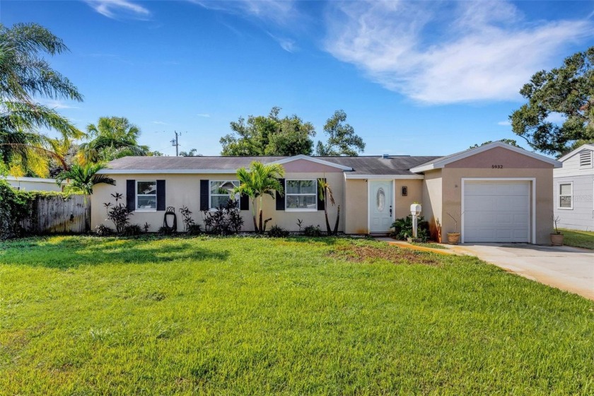 Short Sale. Don't miss this incredible opportunity! If you're - Beach Home for sale in St. Petersburg, Florida on Beachhouse.com