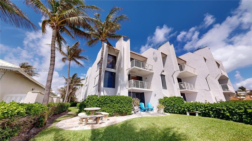 LOOK NO MORE!!! YOU FOUND YOUR OCEANFRONT RESIDENCE!!! Great - Beach Townhome/Townhouse for sale in Hillsboro Beach, Florida on Beachhouse.com
