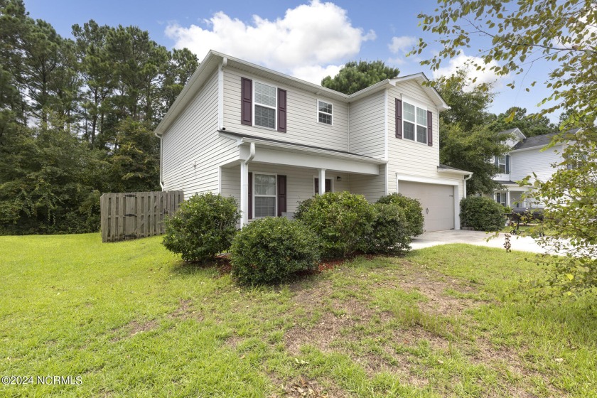 Coastal Charm!! This beauty offers over 1700 sqft of pure - Beach Home for sale in Holly Ridge, North Carolina on Beachhouse.com