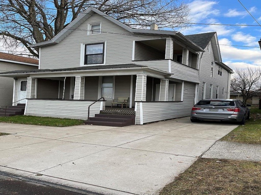 2-UNIT INVESTMENT OPPORTUNITY WITH 3 BEDROOMS AND 1.5 BATHROOMS - Beach Home for sale in Erie, Pennsylvania on Beachhouse.com