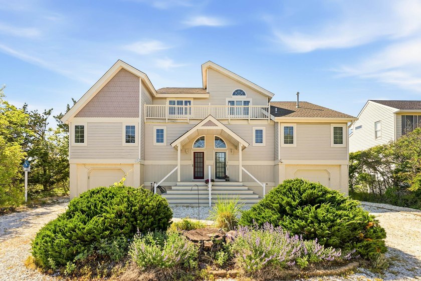 Experience the ultimate coastal escape in this stunning - Beach Condo for sale in Villas, New Jersey on Beachhouse.com