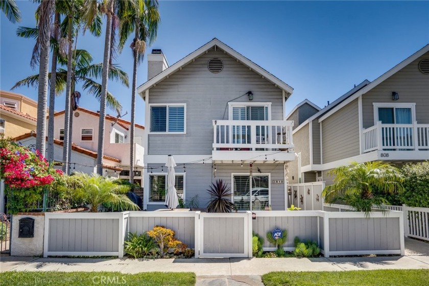 Spacious 5 bedroom house near downtown HB with a two-story suite - Beach Home for sale in Huntington Beach, California on Beachhouse.com