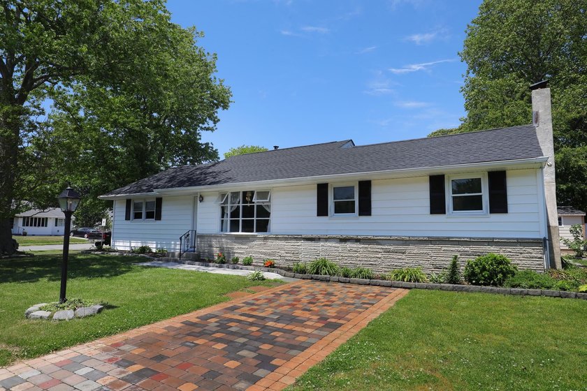 Welcome home to this cozy cottage at the shore! This charming - Beach Home for sale in North Cape May, New Jersey on Beachhouse.com