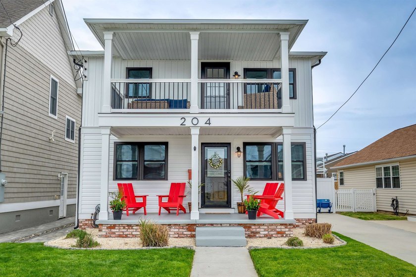 Move-in ready and perfectly located just 3 blocks from the beach - Beach Home for sale in Wildwood Crest, New Jersey on Beachhouse.com