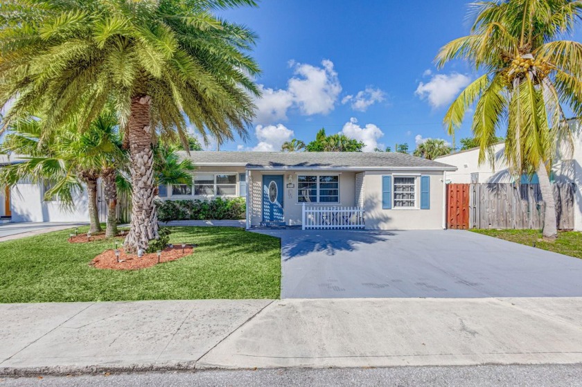 Wow! nearly 2,000 square feet under air and 4 bedrooms and 2.5 - Beach Home for sale in Lake Worth Beach, Florida on Beachhouse.com
