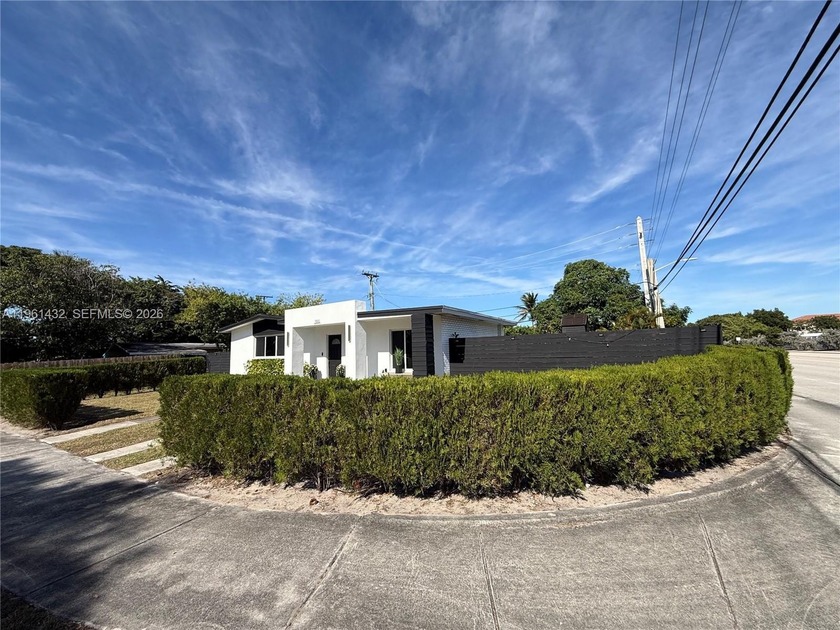 Exclusive opportunity in Deerfield Beach. Perfect for - Beach Home for sale in Pompano Beach, Florida on Beachhouse.com